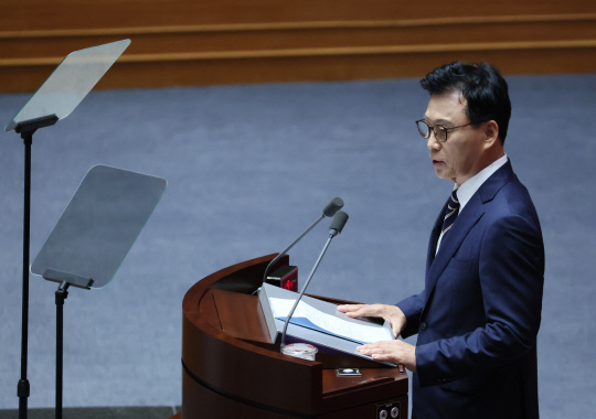박광온 더불어민주당 원내대표가 18일 국회에서 열린 본회의에서 교섭단체 대표 연설을 하고 있다.<연합뉴스>